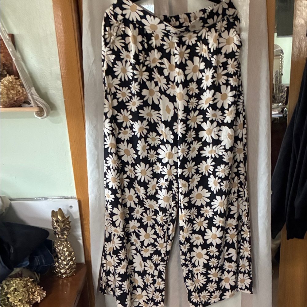 Torrid Black and White Floral Wide Leg Pants